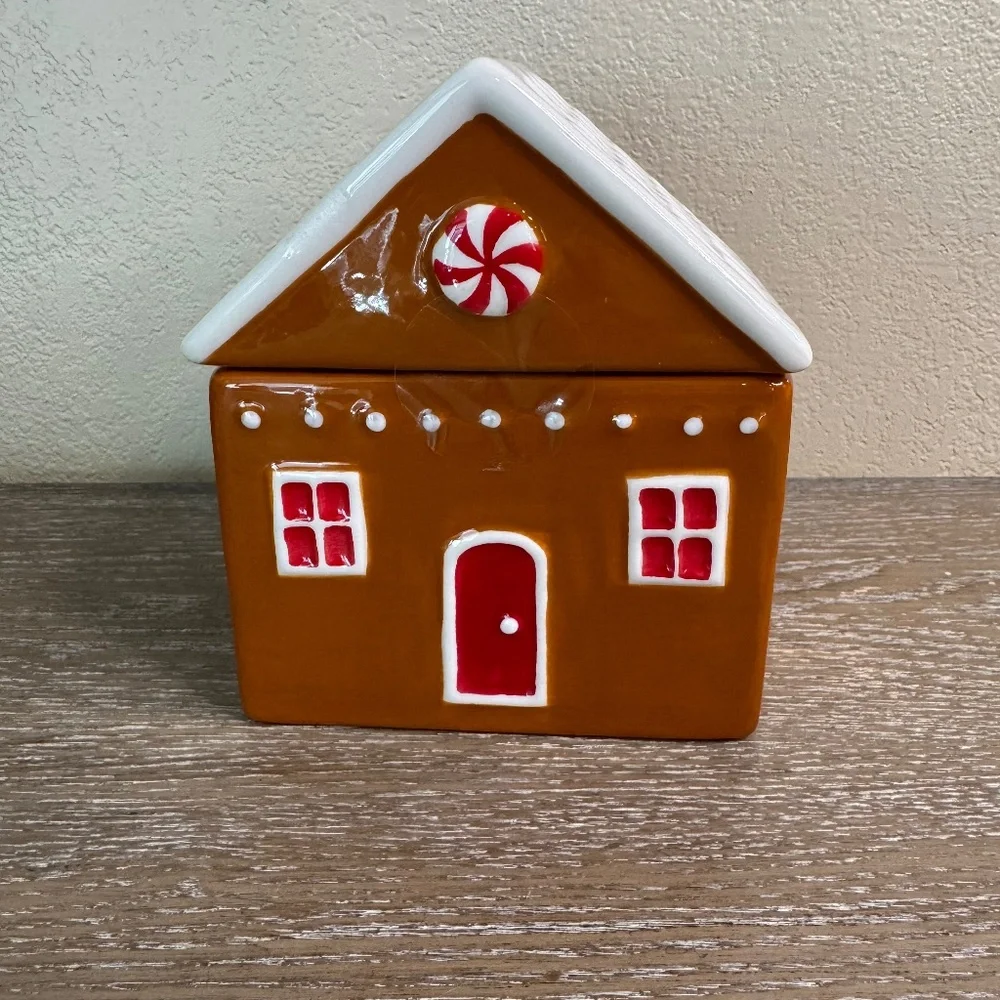 Target 🎯 Novelty Ceramic Cookie Container Gingerbread House
